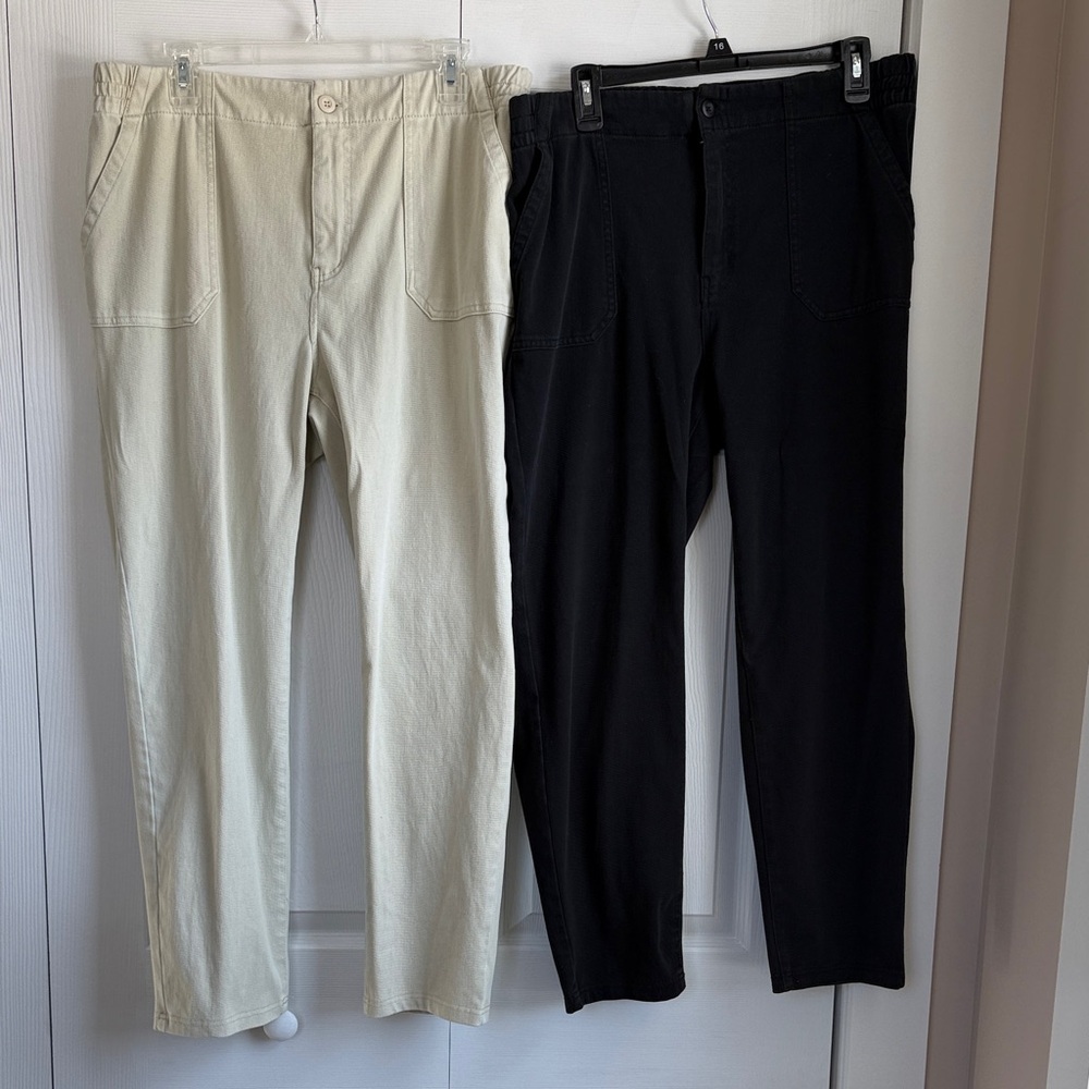 32 Degrees Women’s Black and Cream Chinos Size Large button/zipper elastic waist